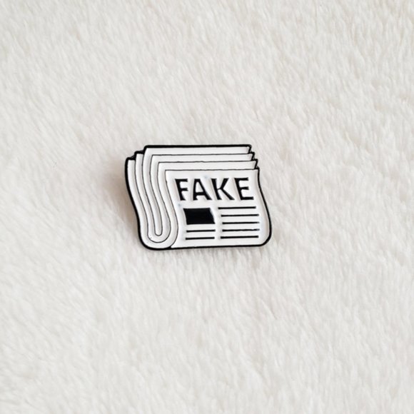 Revitalized 》FAKE NEWS Enamel Lapel Pin - Picture 3 of 4